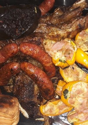 Una foto de Asadito con morrones rellenos