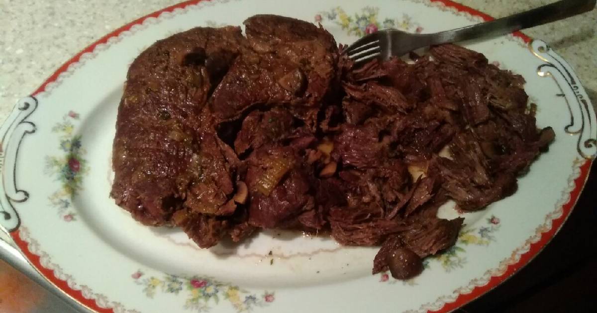 Braised beef over egg noodles/pot roast Recipe by INSANExBUTCHER Cookpad