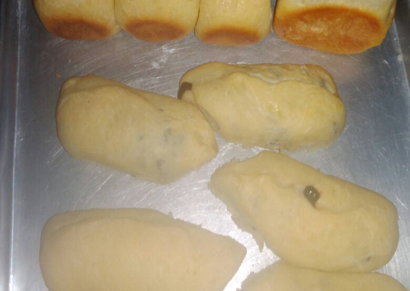Roti panggang atau donat empuk