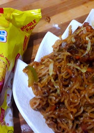 மேகி நூடுல்ஸ்  வித் ஸ்பெஷல் ஸ்பைசி சௌமியன் சாஸ் (maggi noodles with special spicy sauce recipe செய்முறை முக்கிய புகைப்படம்