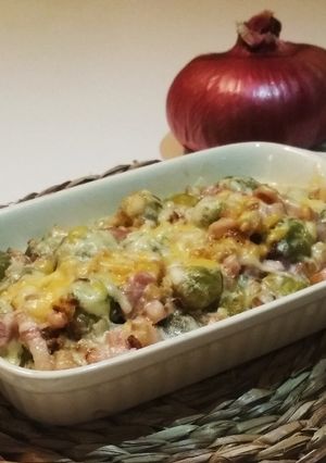 Una foto de Coles de bruselas carbonara