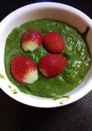 A picture of Strawberry coriander chutney.