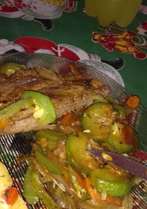 Una foto de Bife de cuadril con verduras salteadas