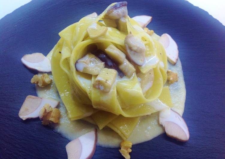 Porcini in crema, cotti e crudi con pappardelle con crema di gorgonzola dolce e noci