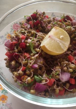A picture of Green sprouts salad.