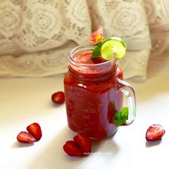 A picture of Strawberry Lemonade.