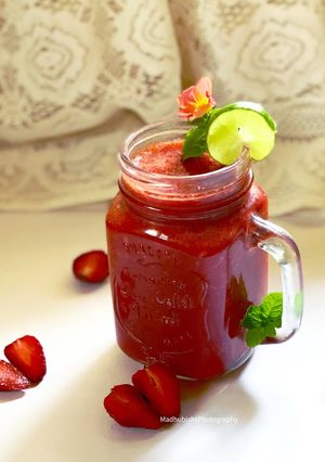 A picture of Strawberry Lemonade.