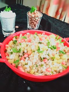 સાબુદાણા ખીચડી(SPICY SABUDANA KHICHDI RECIPE IN GUJARATI) રેસીપી મુખ્ય ફોટો