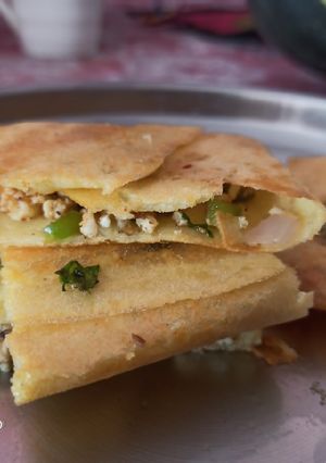 Moong daal dosa with paneer capsicum stuffing રેસીપી મુખ્ય ફોટો