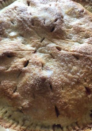 Una foto de Pastel de manzana y moras