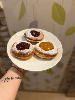 Szalagos fánk lekvárral recept fotója