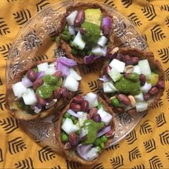 A picture of Baked katori chaat with peas.