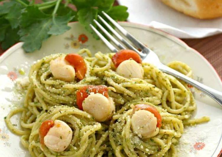 Basil pesto pasta with scallops