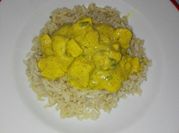 Una foto de guarniciones pollo al curry
