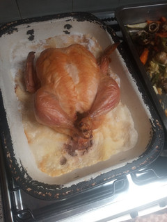 Una foto de Pollo a la sal con verduras al horno