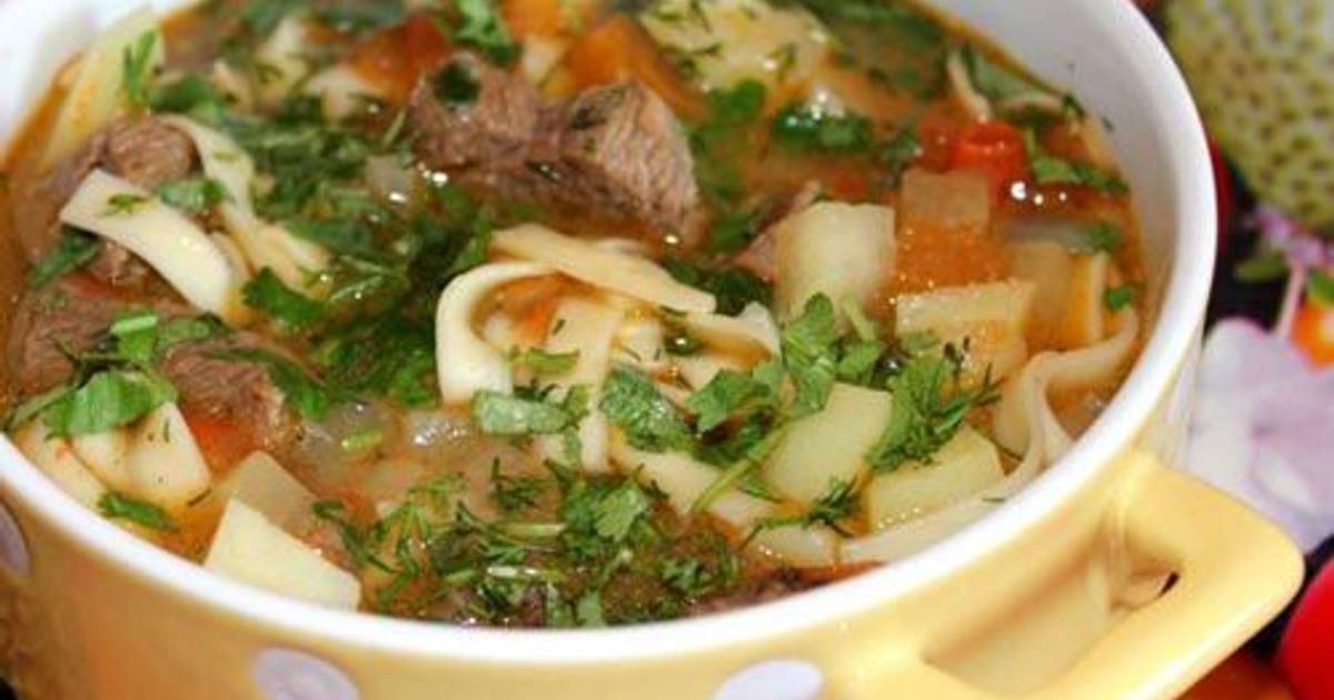 Лагман с курицей и лапшой и картошкой. Суп с лапшой лагман. Узбекский суп с лапшой. Суп с лагманной лапшой. Лагман суп из говядины.