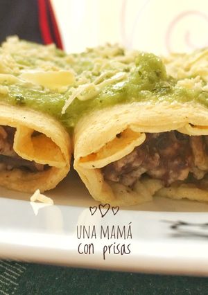 Una foto de Taquitos de huevo con frijol