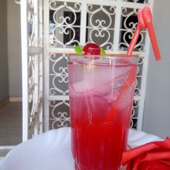 A picture of Blushing Rose Fizz.