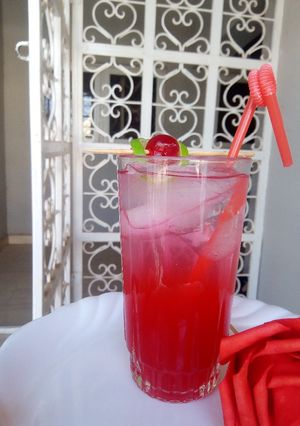 A picture of Blushing Rose Fizz.