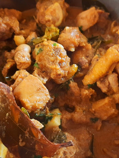 நாட்டுக்கோழி குழம்பு(country chicken curry recipe in tamil) செய்முறை முக்கிய புகைப்படம்