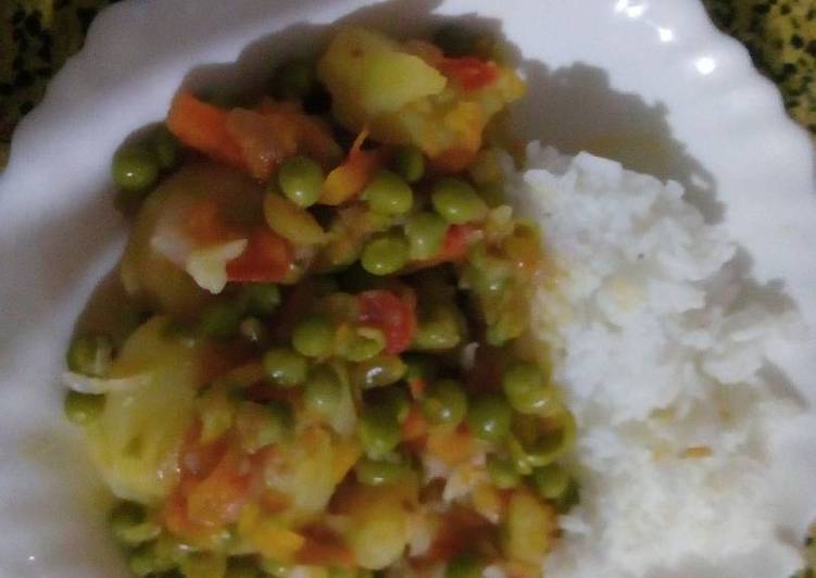 Rice served with peas