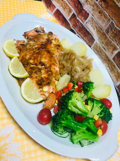 Una foto de Salmón Glaseado al Horno con Miso, Miel, Limón, soya, jengibre!