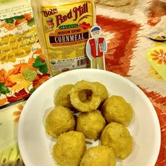 A picture of Steamed wotou (nonleven cornbread) 红薯🍠窝头.