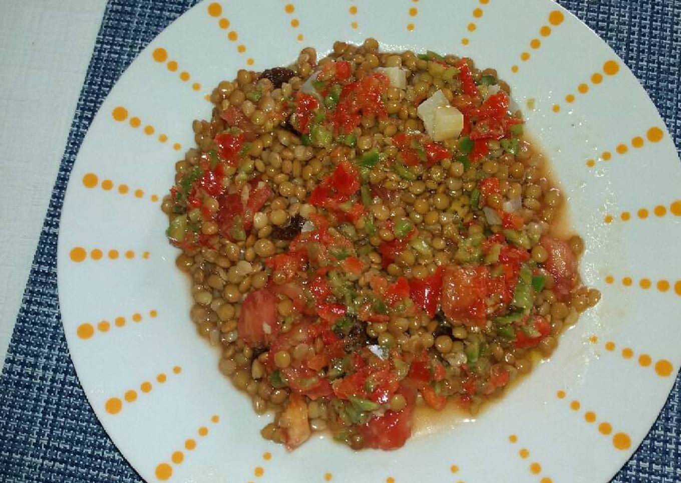 Ensalada de lentejas con vinagreta de pimientos