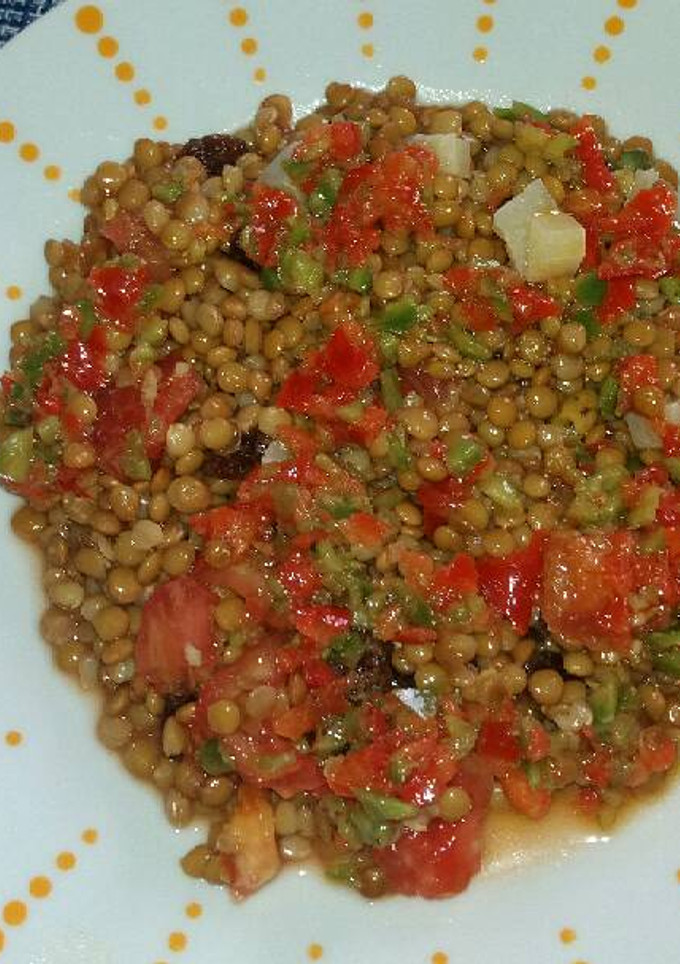 Una foto de Ensalada de lentejas con vinagreta de pimientos