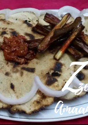 A picture of Masala Jowari Ki Rotiyan/Sorghum Flour Rotis.