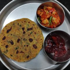 A picture of Fresh Fenugreek /Methi and lauki/Dudhi Thepla😋.