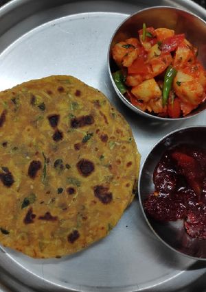 A picture of Fresh Fenugreek /Methi and lauki/Dudhi Thepla😋.