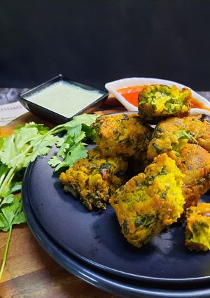 পালং কথিমবির বড়ি(Palak Kothimbir Vadi recipe in Bengali) রেসিপির প্রধান ছবি