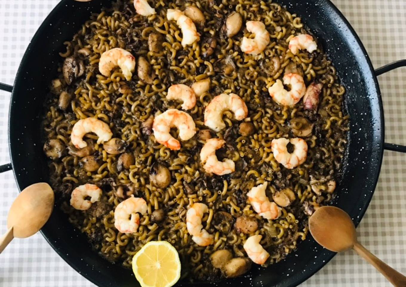 Fideuà de chipirones 🦑 y gambas 🍤