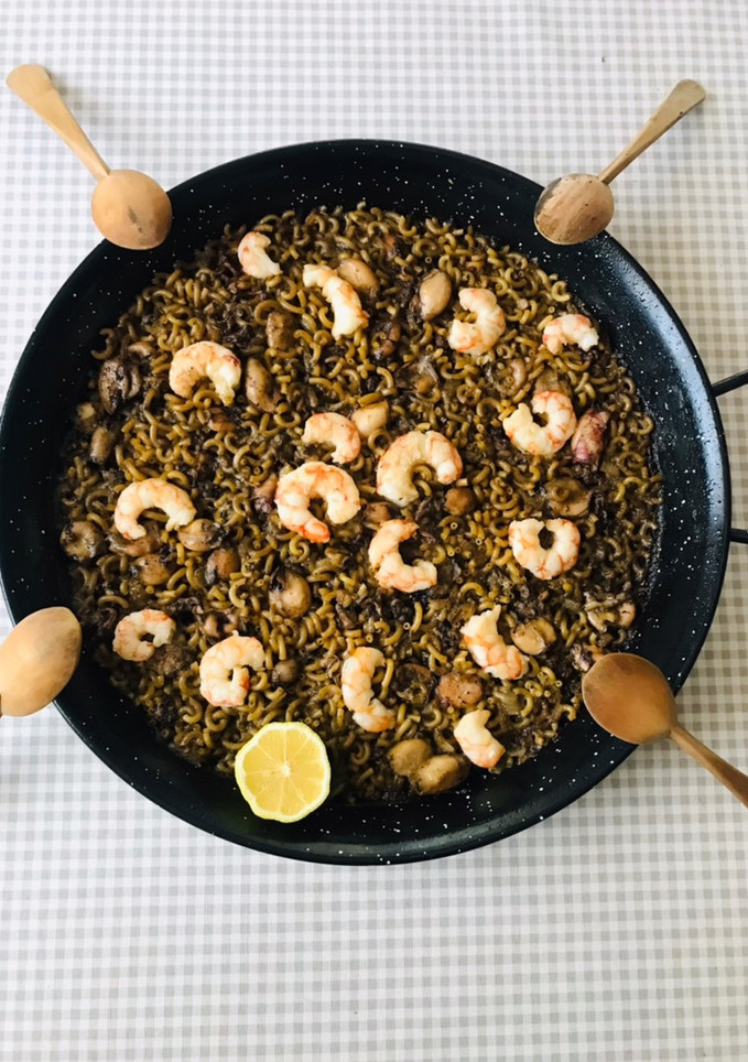 Una foto de Fideuà de chipirones 🦑 y gambas 🍤