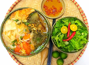 Hình của món Canh chua đầu cá hồi (hoặc chế thành lẩu đầu cá hồi).