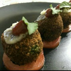A picture of Hara bhara cheesy balls.