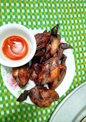 Hình của món Chim cút nướng ngũ vị.