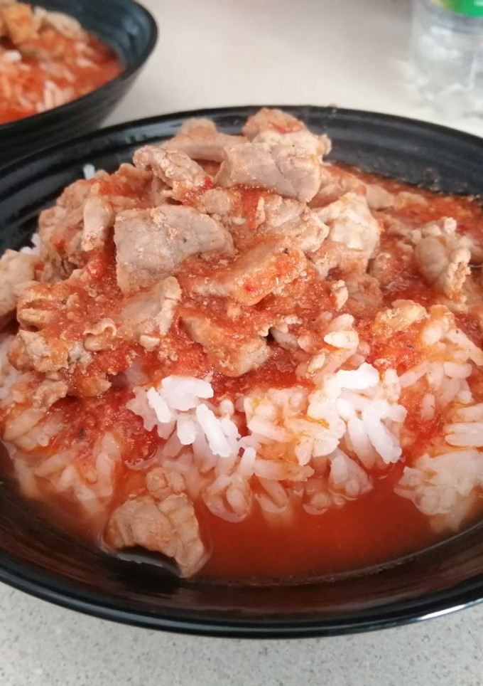 Una foto de Bistec de res en salsa roja
