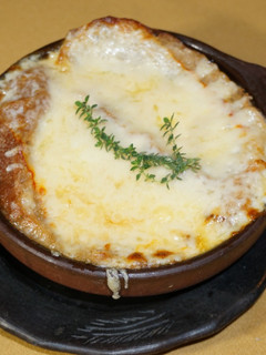 A picture of Onion soup.