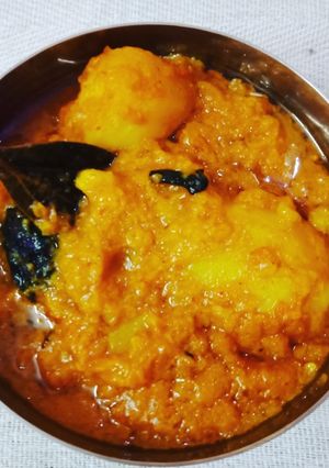 दम आलू (Dum aloo recipe in Hindi) रेसिपी मुख्य फोटो