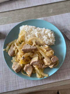 Una foto de Atún encebollado