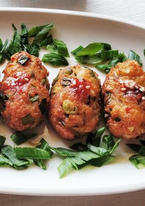 A picture of Schezwan cheese fritters.