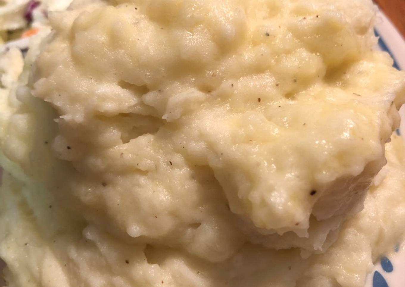 Simple mashed potatoes with garlic