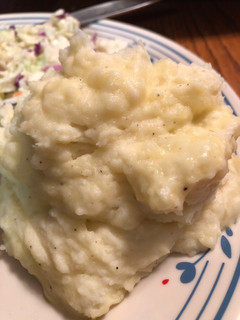 A picture of Easy Garlic Mashed potatoes.