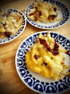 Una foto de Patatas estilo Foster's con jamón y queso (en airfryer)