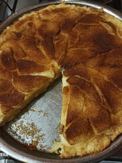 Una foto de Tarta de peras con crema pastelera