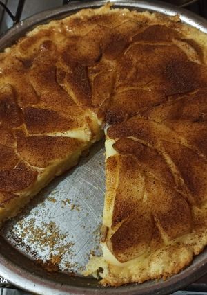 Una foto de Tarta de peras con crema pastelera