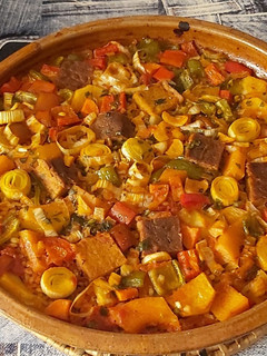 Una foto de Arroz integral barbacoa vegano al horno