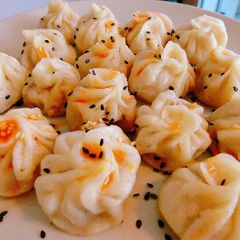 A picture of 生煎包 Pan Fried Baozi.